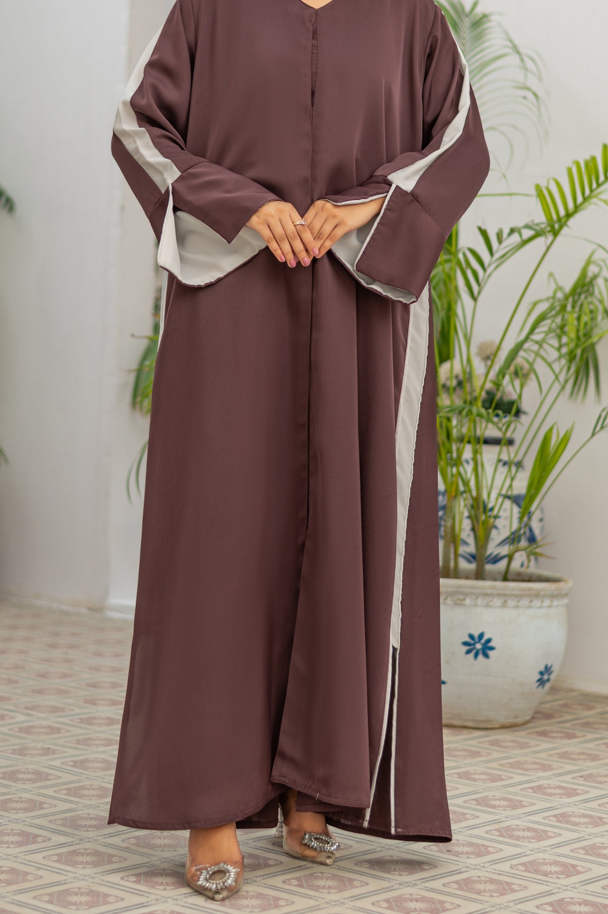 Fazila Abaya With White Stoller