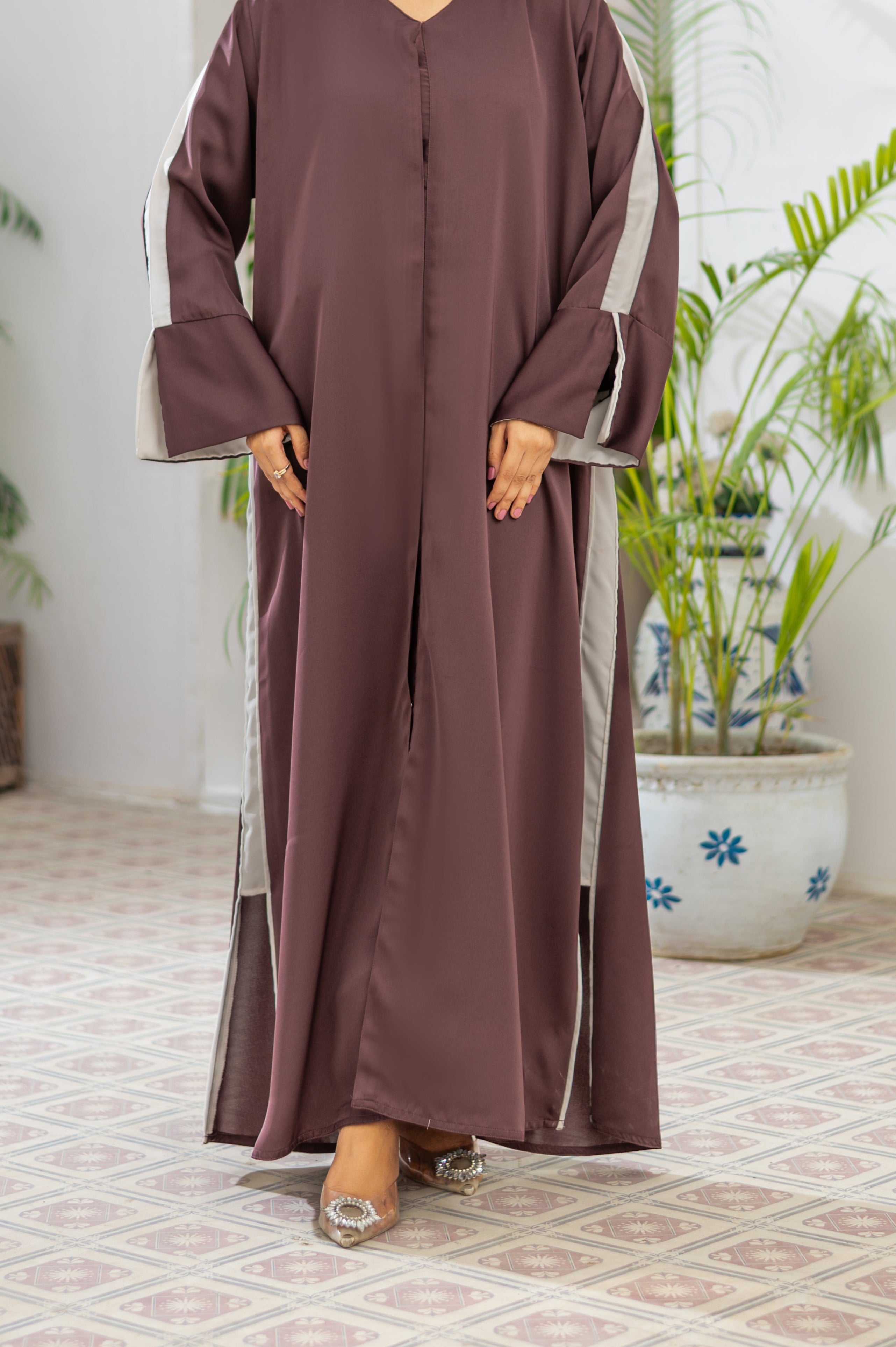 Fazila Abaya With White Stoller