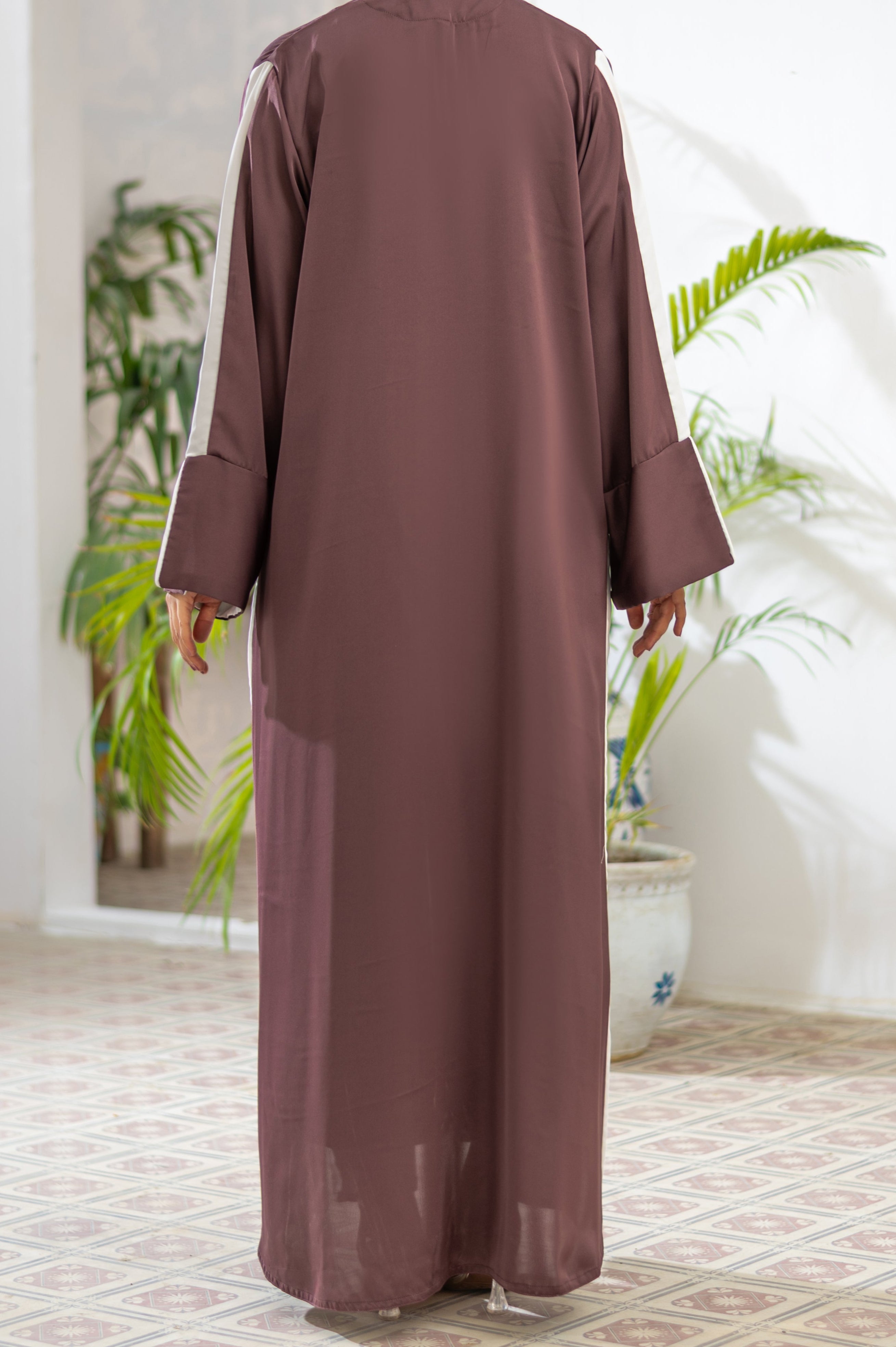 Fazila Abaya With White Stoller